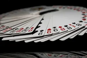 Hvorfor kortspill appellerer både som underholdning og gambling