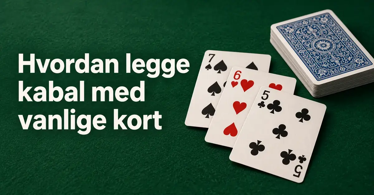 Spar sju, hjerter seks og kløver fem ligger foran en kortstokk på grønn filt ved siden av teksten «Hvordan legge kabal med vanlige kort».